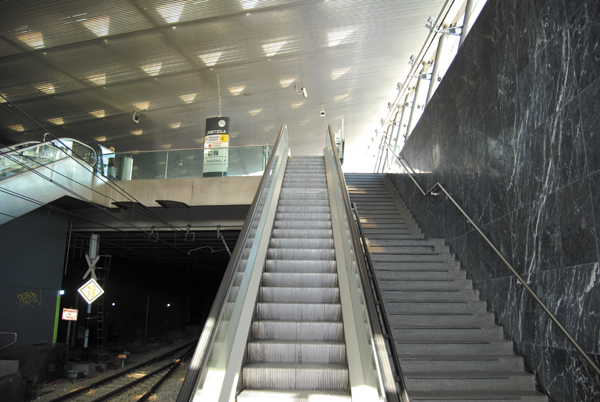 Ametzola: estación reformada y compartida con ADIF-Renfe. No hay ascensores para acceder al andén
