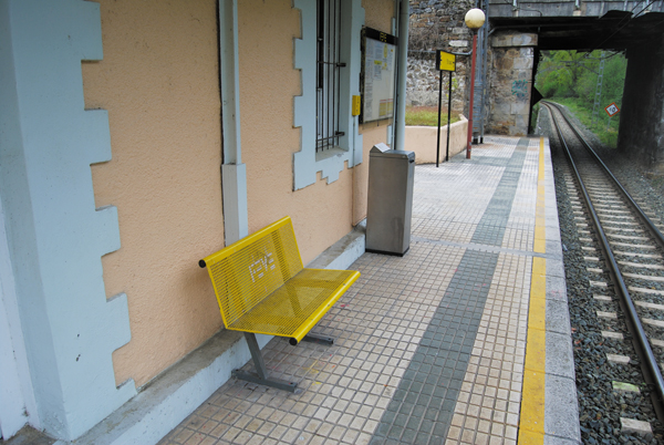 Modelo de asiento en las estaciones<q title='Palabra buscada' ><a name='anch11'></a> FEVE</q>